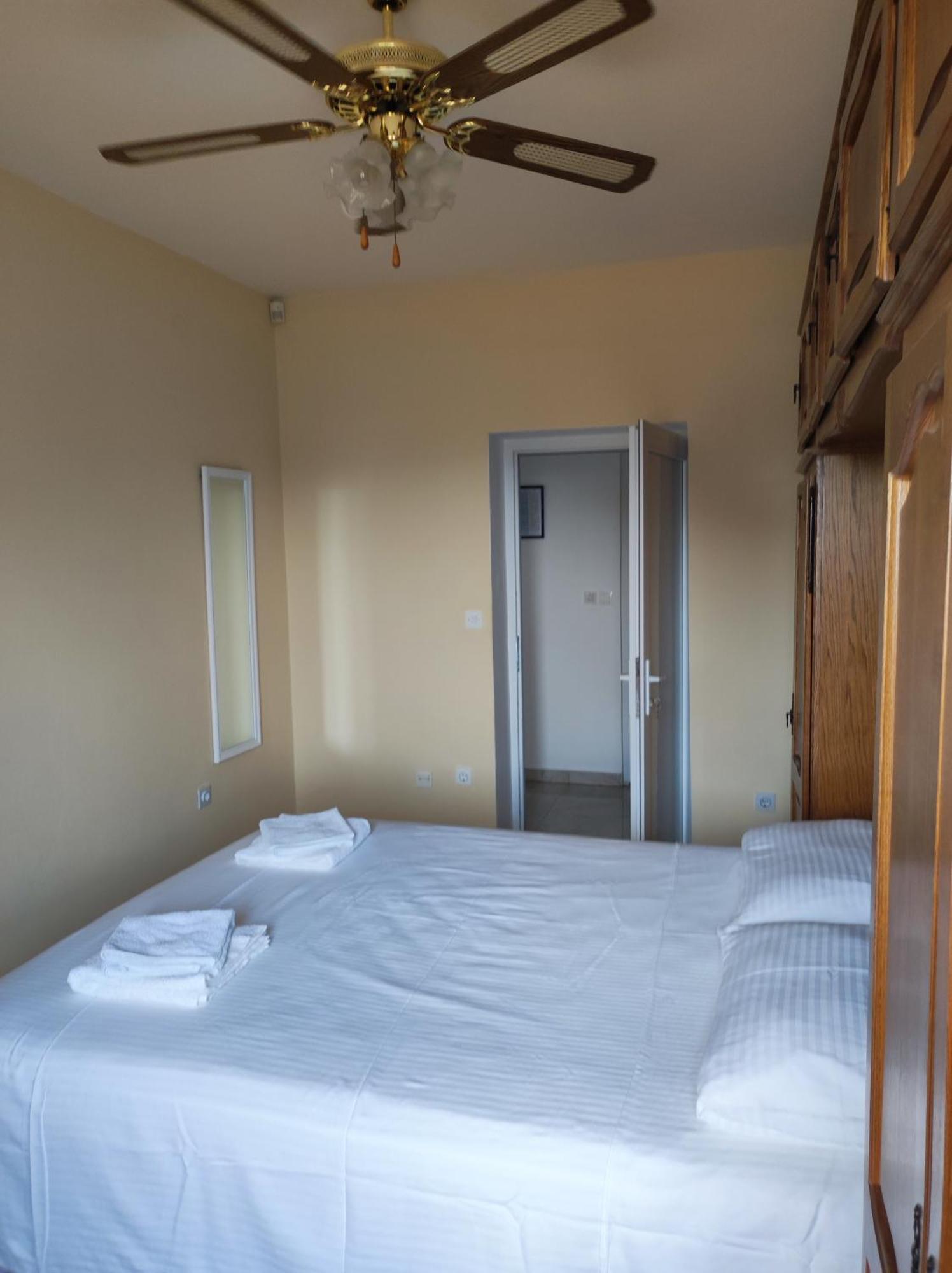 Apartment With 2 Balconies And Sea View Omis Room photo